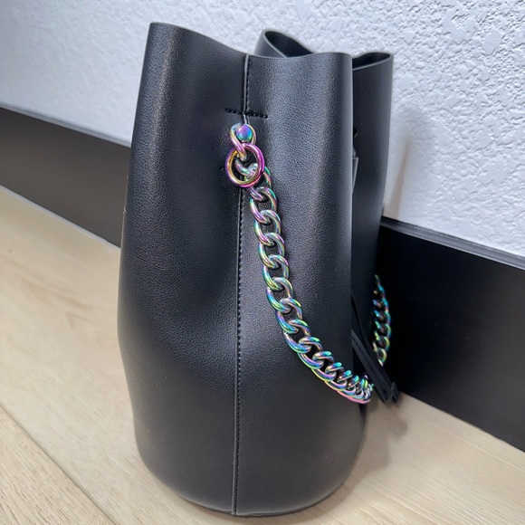 Forever 21 Black Bucket Bag, NWT - Picture 2 of 7